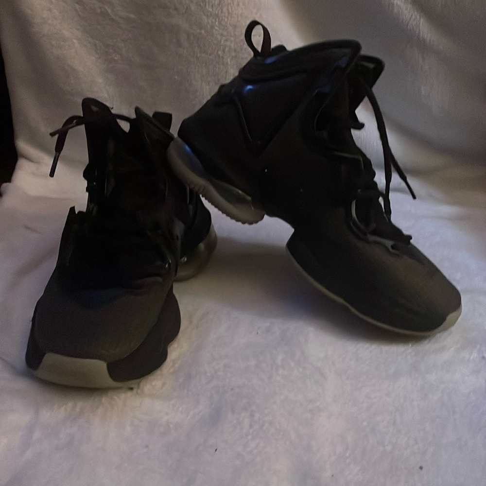 Nike LeBron 19 black glow in the dark